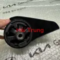 Chân hộp số Kia Carnival 2.5 2005-2006 Hàn Quốc 0K55839070.