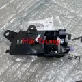 Tay mở cửa trong phải Hyundai Sonata 2008-2010 chính hãng 826203K520HZ.