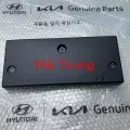 Bát treo biển số Hyundai Santafe 2022-2024 chính hãng 86519S1550.