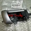 Tay mở cửa trong trước Hyundai Santafe chính hãng