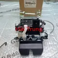Khoá ngậm cốp hậu Hyundai Tucson 2015-2021 chính hãng 81230D3100(2)