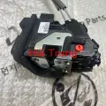 Khóa ngậm cửa sau Kia K3