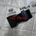 Chân máy 2 Kia Carnival chính hãng