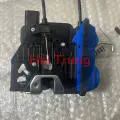 Khoá ngậm cửa trước Kia Rio bên phải