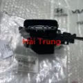 Cơ cấu khóa cửa Kia Carens chính hãng