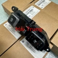 CÔNG TẮC PHANH TAY ĐIỆN TỬ HYUNDAI SANTAFE 2015-2021 933102W215FP 933102W315FP.