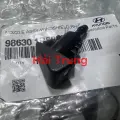 Vòi phun nước rửa kính Accent chính hãng