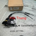 Khoá ngậm cửa trước Kia Forte 2009-2013 chính hãng 813101M040 813201M040(4)