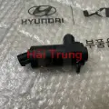 Mô tơ bơm nước rửa kính Kia Cerato 2019
