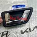 Tay mở trong Hyundai Getz 2006-2012 chính hãng 826101C010WK. 