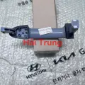 Tay mở cửa ngoài cửa trước Hyundai Santafe 2008-2011