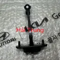 Hạn chế cửa sau Kia Cerato 2019-2023 chính hãng 77980M6000 77990M6000.