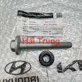 Bu lông rô tuyn càng i sau Kia Sorento chính hãng 552602P000(2)