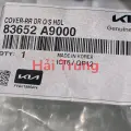 Ốp đuôi tay mở cửa ngoài Kia Sedona 2014-2020 chính hãng