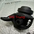 Chân đầu máy phải Kia Carnival 2005-2006 Hàn Quốc 0K55839060.