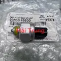 Công tắc đèn lùi Hyundai Porter 2 chính hãng 9386049600.