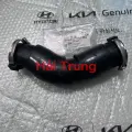 Ống cấp dầu vào két Turbo trên Hyundai Santafe
