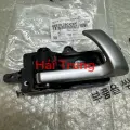 Tay mở cửa trong Hyundai Santafe chính hãng