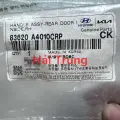 Tay mở cửa trong Kia Rondo 2014-2017 chính hãng