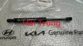 Ty chống capo Hyundai Santafe 2013-2018 chính hãng 811612W000(4)