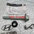 Bu lông rô tuyn càng i sau Kia Sorento chính hãng 552602P000(1)