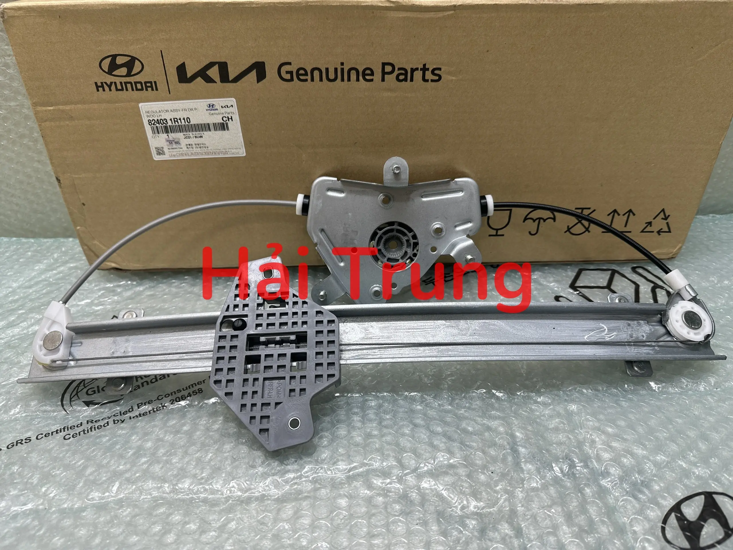 Compa lên kính trước lái Hyundai Accent 2012-2017 chính hãng 824031R110 824041R110