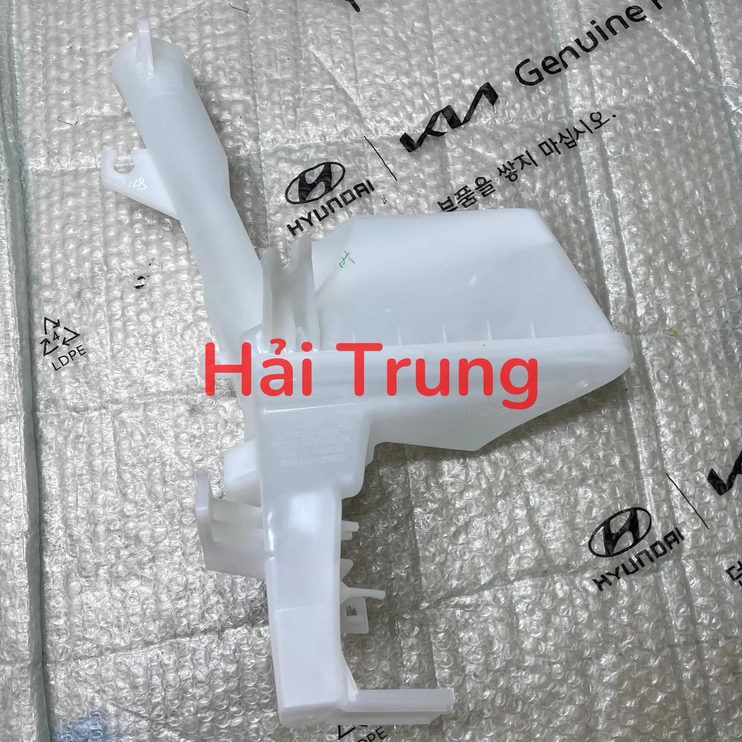 Bình nước rửa kính Hyundai I10 Grand 2022-2025 chính hãng 98611K6900.