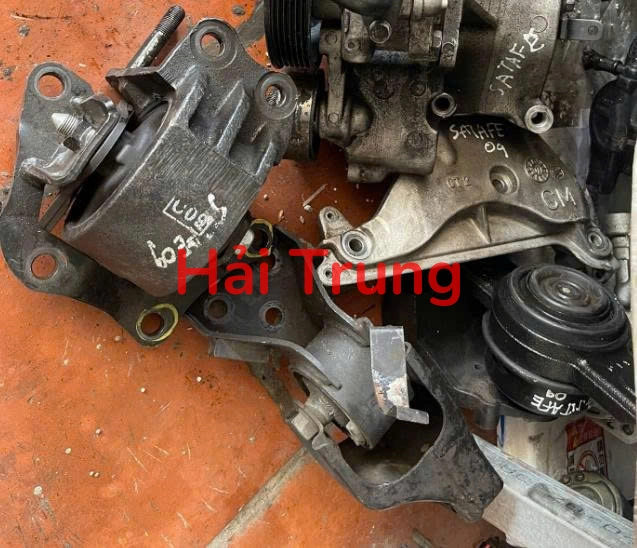 Bộ chân máy Hyundai Santafe 2009 2010 Tháo Xe