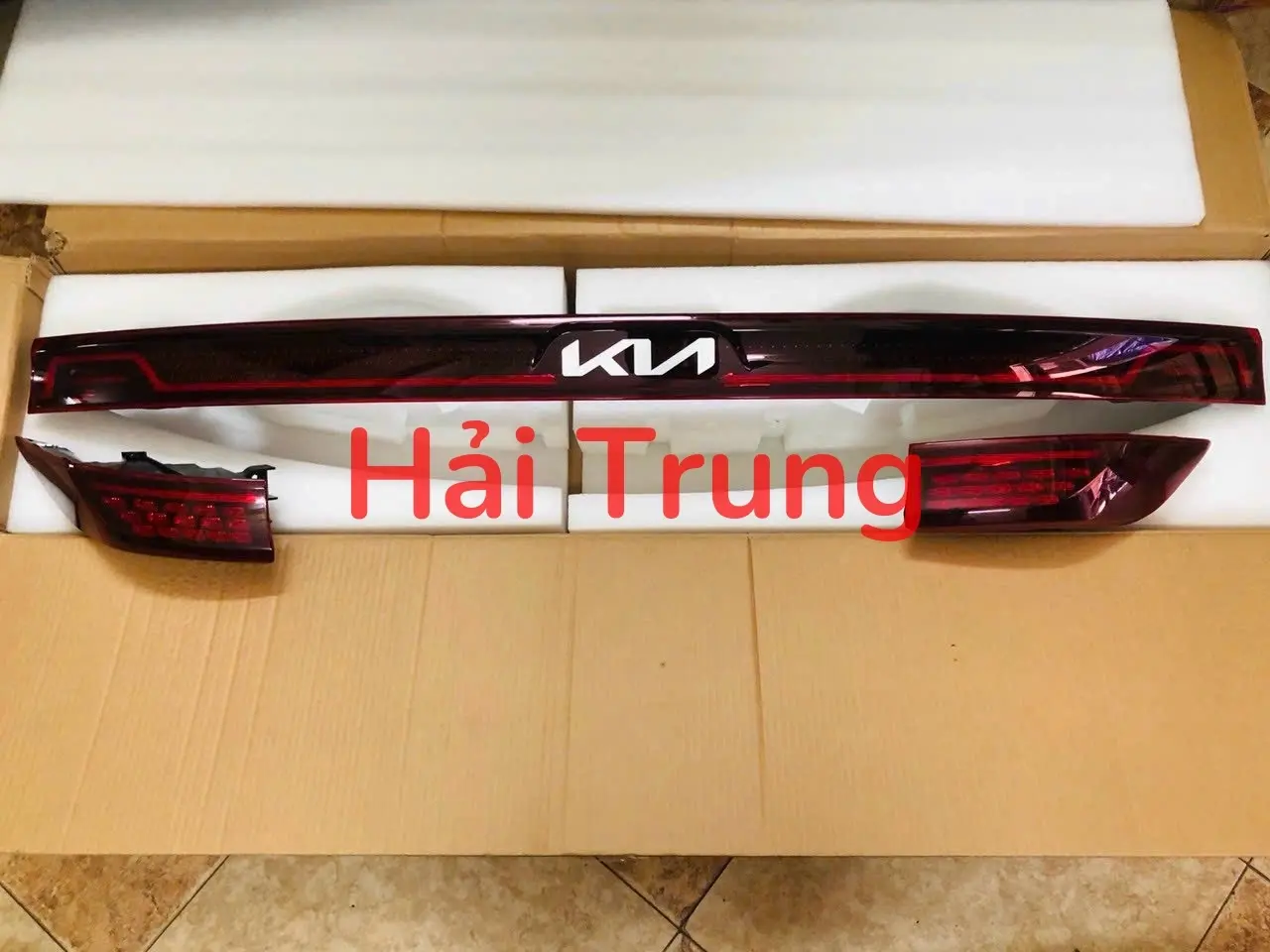 Đèn hậu Kia Carnival 2022-2024 chính hãng