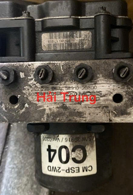 589102B800 Tháo xe cụm điều khiển ABS Santafe 2010