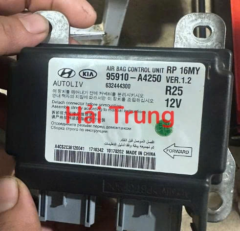 95910A4250 Hộp điều khiển túi khí Kia Rondo 2015-2022