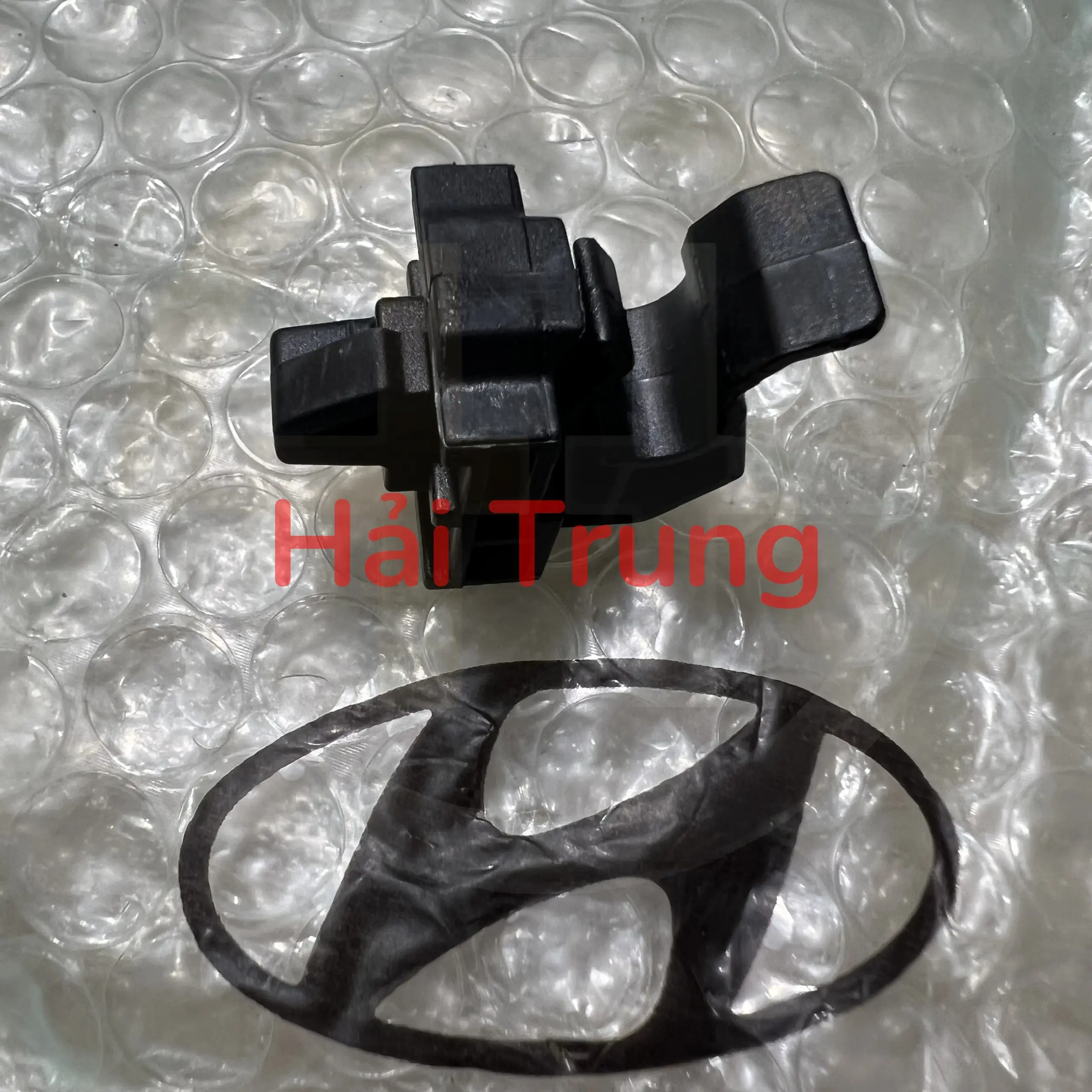 Vít nhựa ty chống capo Hyudai I10 Grand