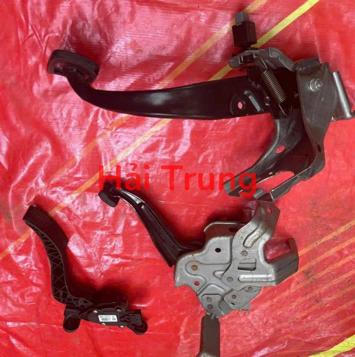 Chân ga, chân phanh Kia Sedona 2019 2020 Tháo Xe