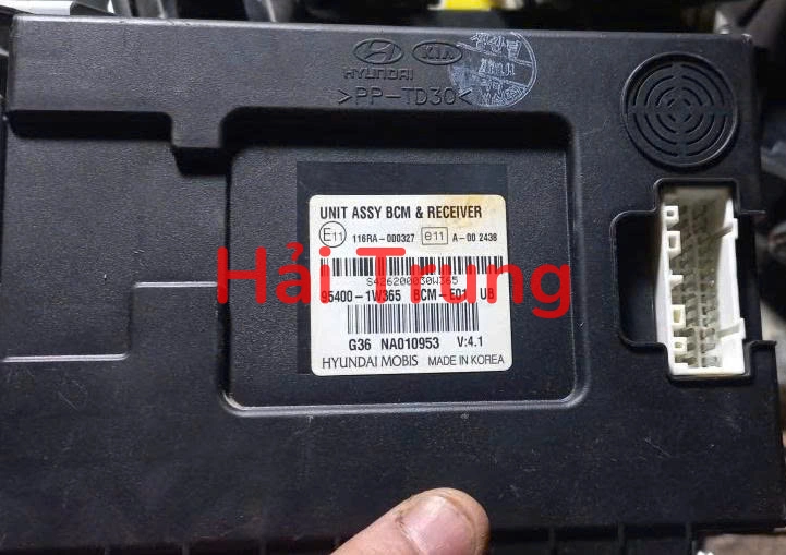 Hộp điều khiển bcm Kia Rio 954001W365 Tháo Xe