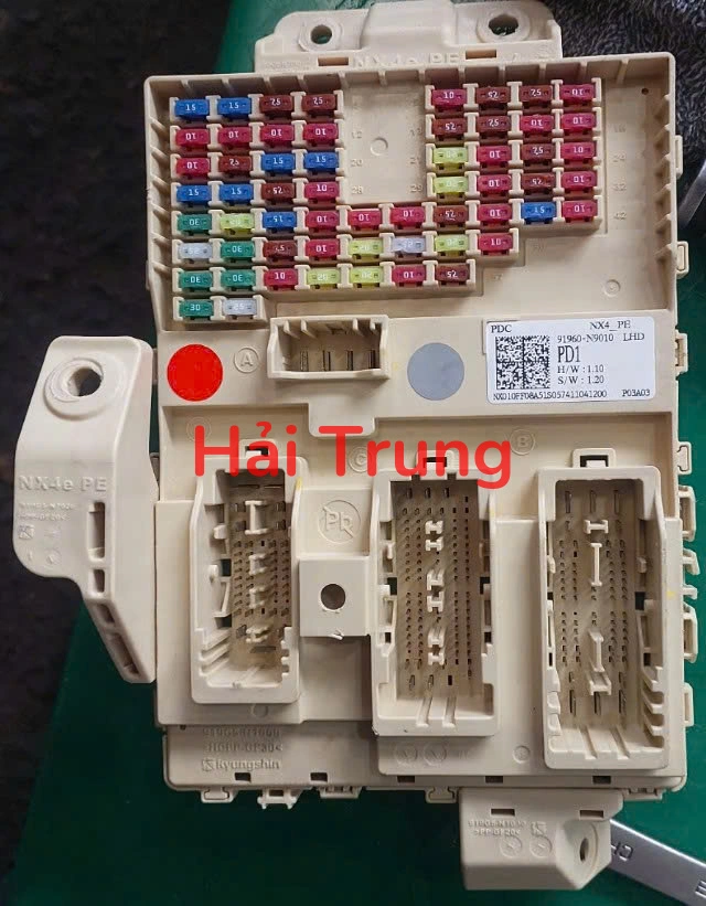 Hộp cầu trì trong xe Hyundai Tucson 2022-2024 Tháo Xe 91960N9010