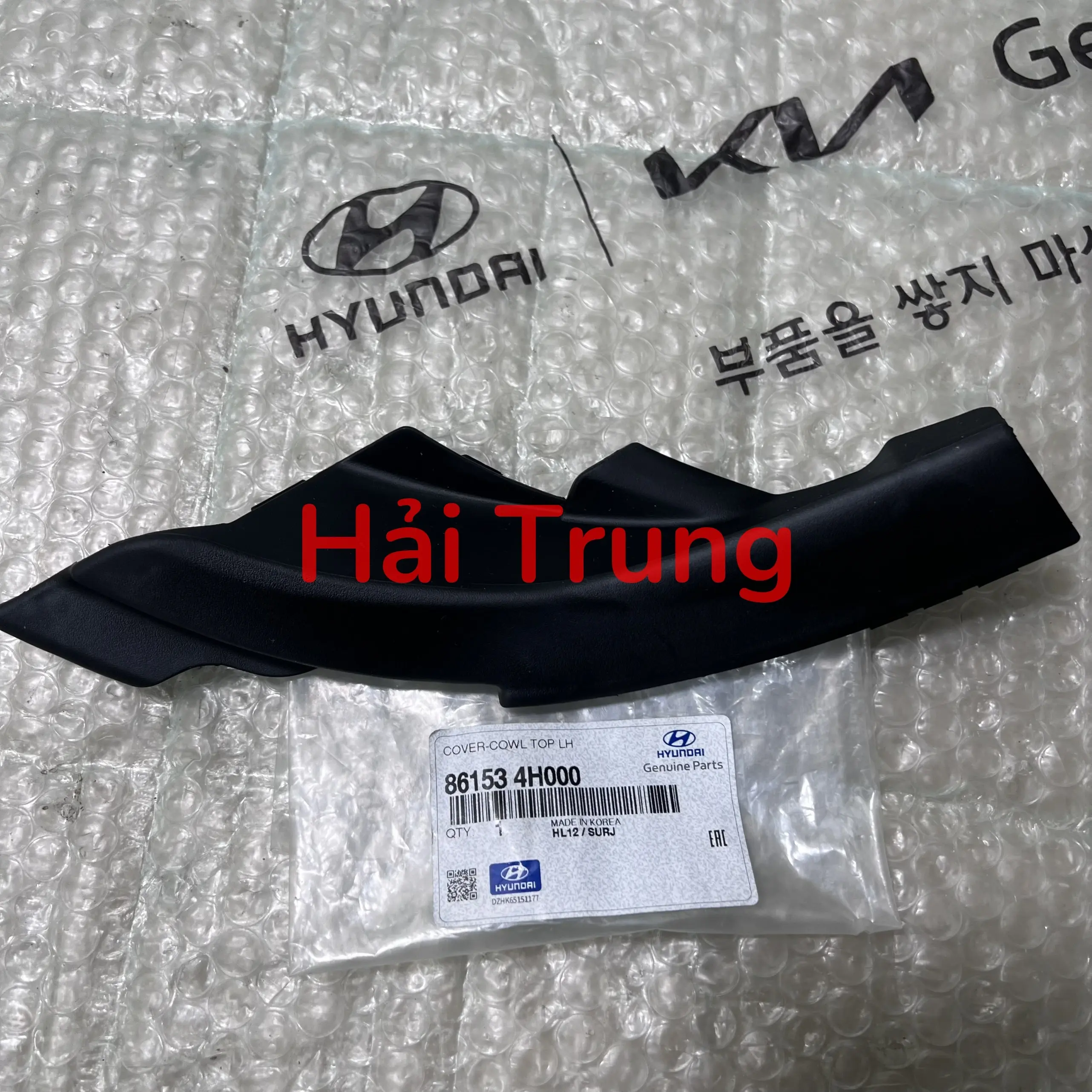Ốp góc chân kính chắn gió Hyundai Starex