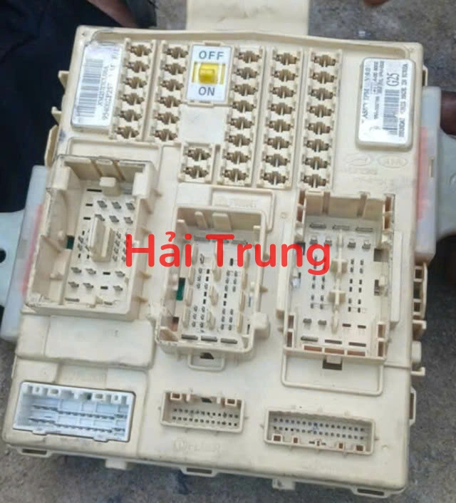 Hộp cầu trì trong xe Kia Sorento 2016-2020 Tháo Xe