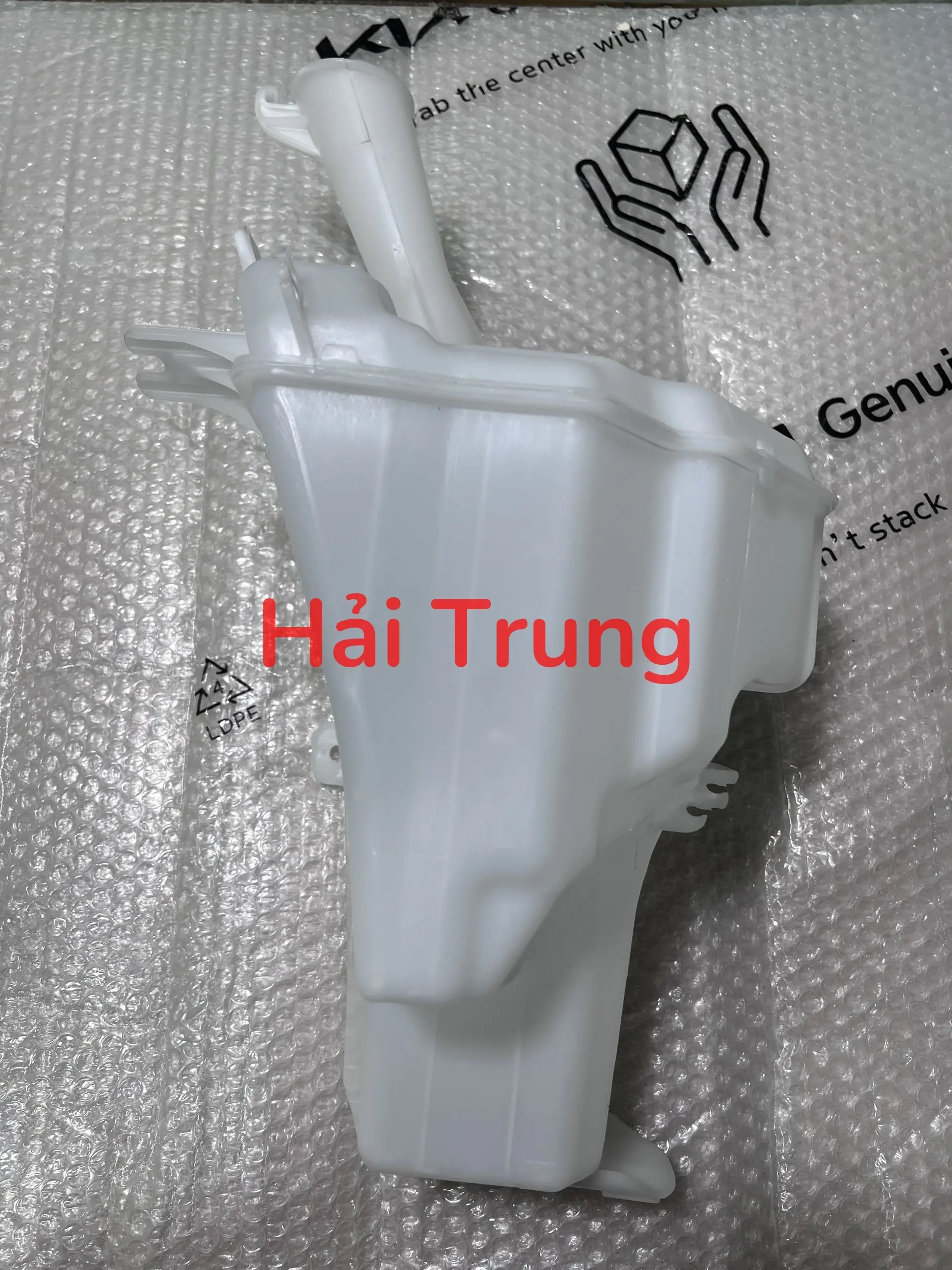 Bình nước rửa kính Kia Cerato