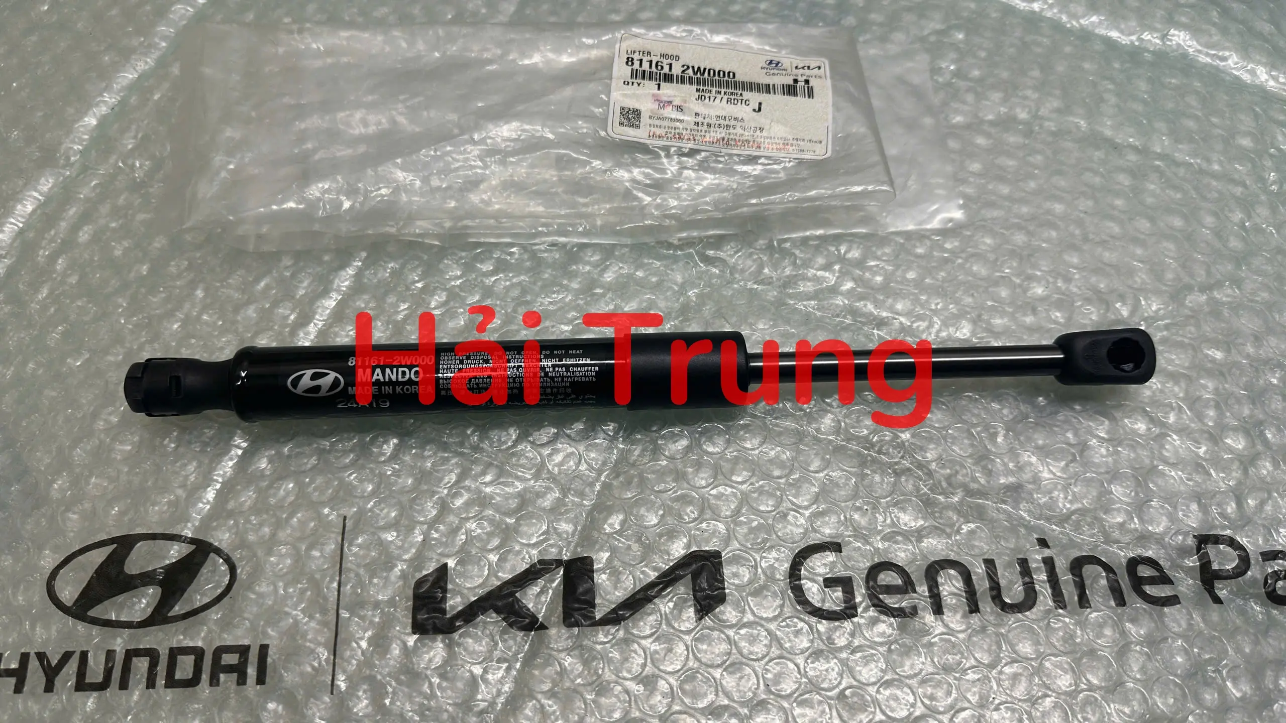 Ty chống capo Hyundai Santafe 2013-2018 chính hãng 811612W000.