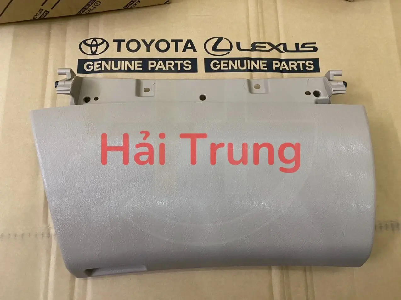 Nắp cốp phụ trên Toyota Innova 2006-2015