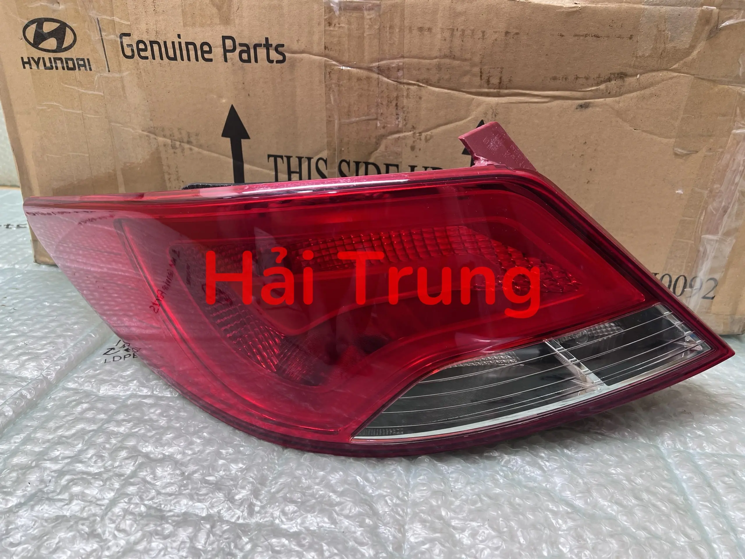Đèn Hậu ngoài Hyundai Venza 2014-2018 chính hãng 924011V600, 924021V600.