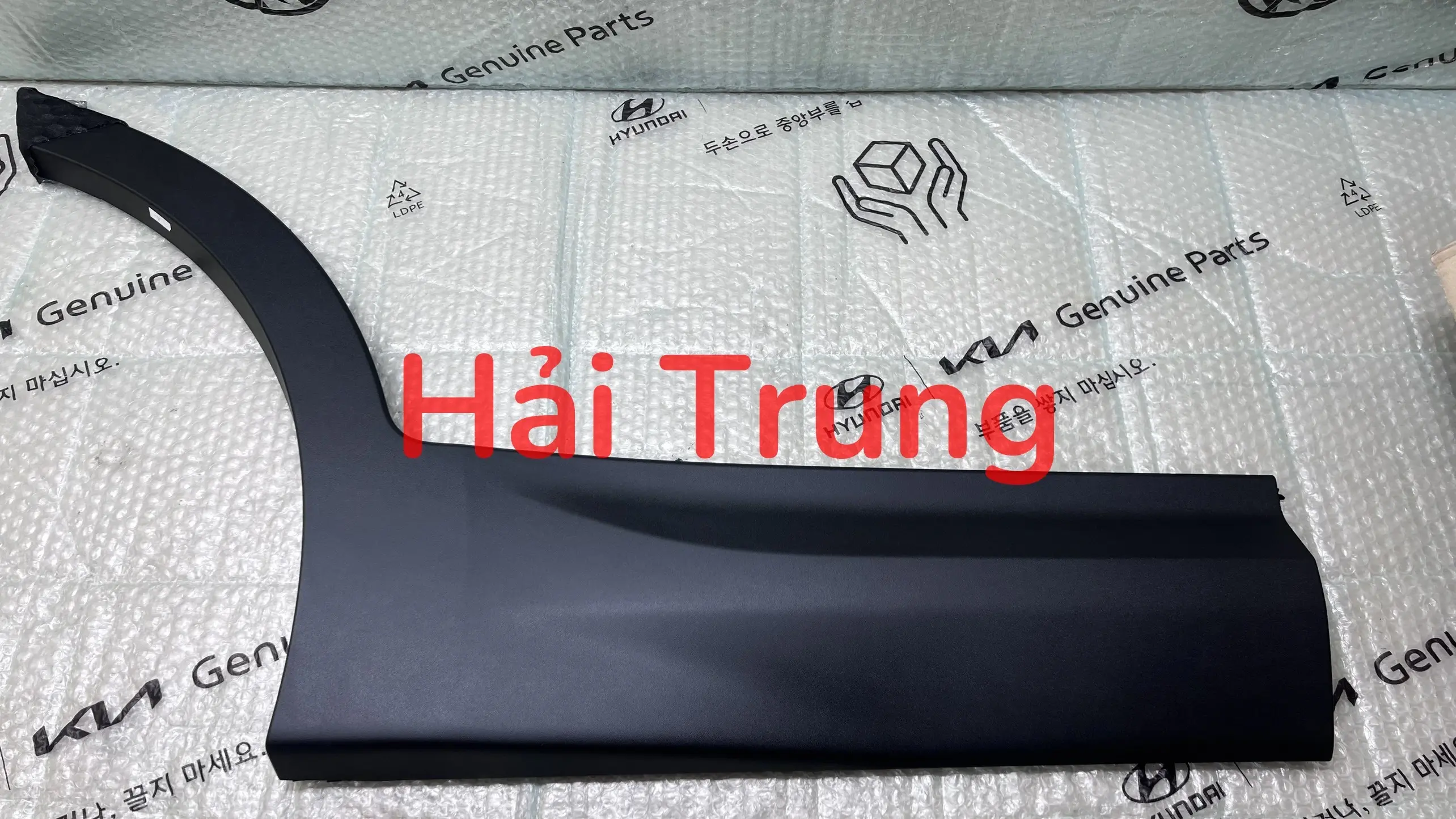 Ốp cánh cửa sau Hyundai Santafe 2013-2018 chính hãng 877312W000CA 877322W000CA.
