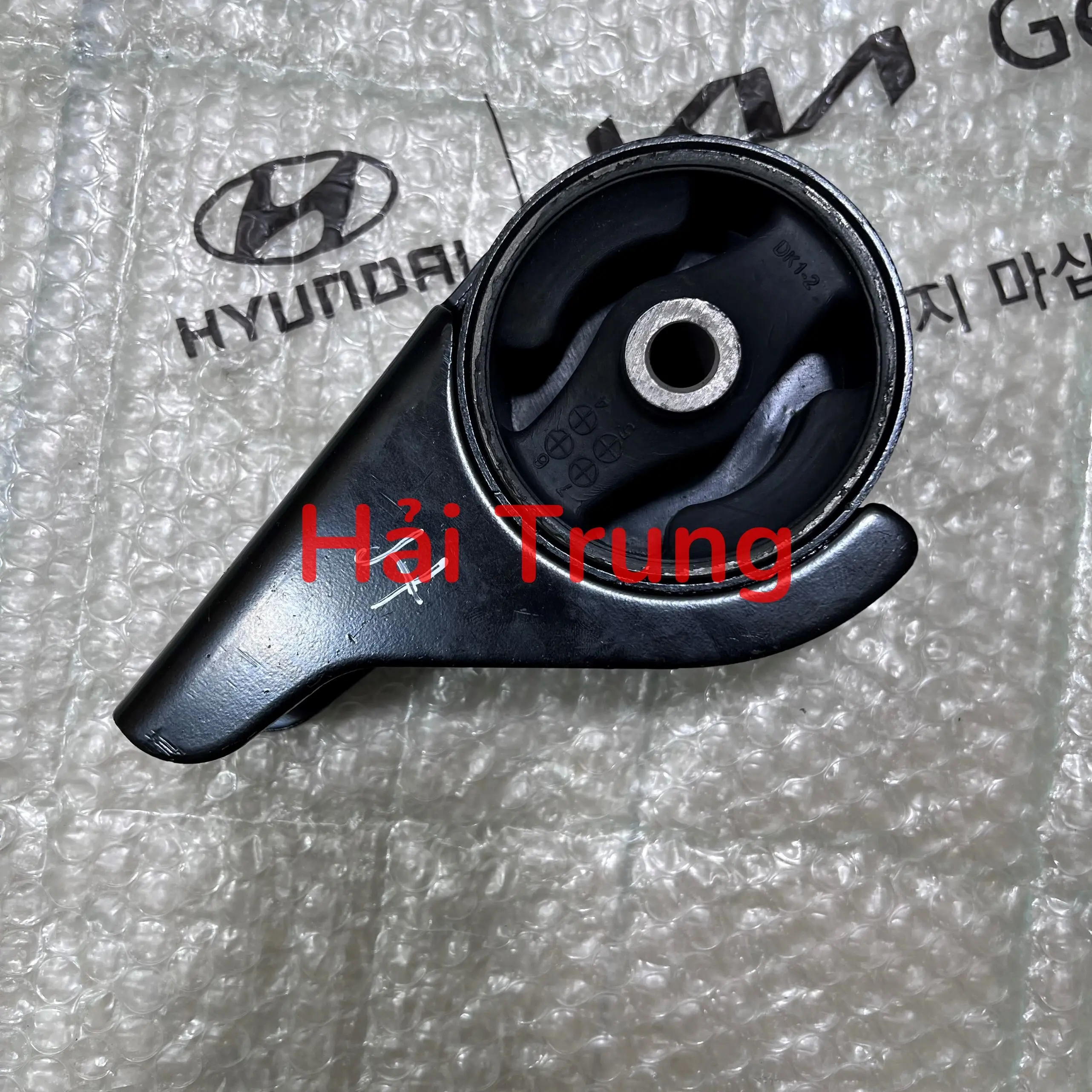 Chân máy 1 Kia Carnival 2004-2008 chính hãng