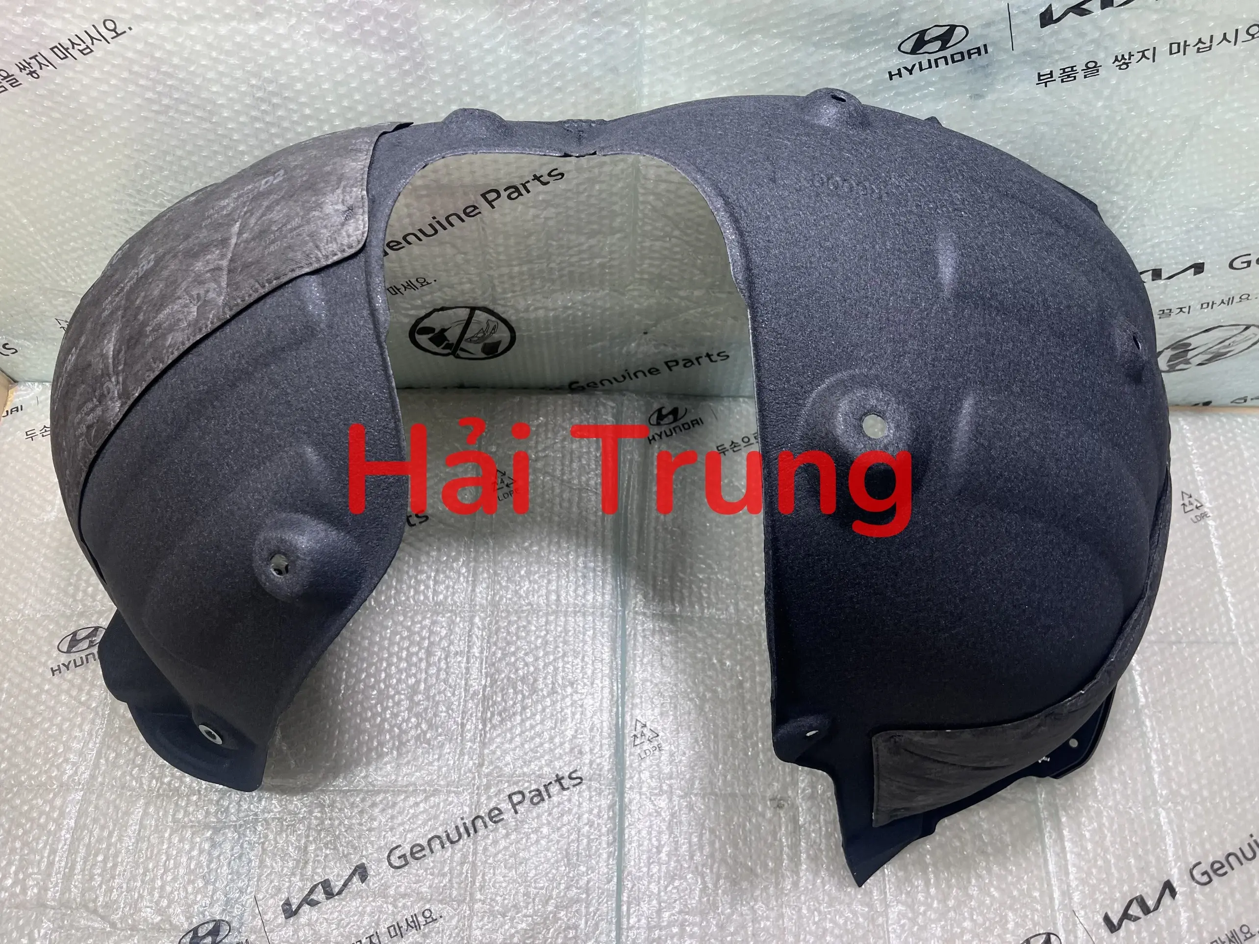 Chắn bùn lòng dè trước Kia Carnival chính hãng