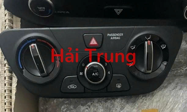 Tháo xe bảng điều khiển công tắc điều hòa AC Hyundai Accent 2017 2018 2019 2020