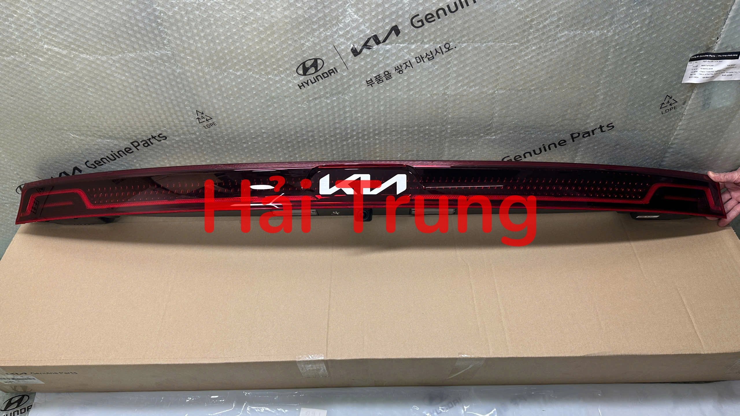 Đèn cốp hậu Kia Carnival 2022-2025 chính hãng 92409R0320 92409-R0320.