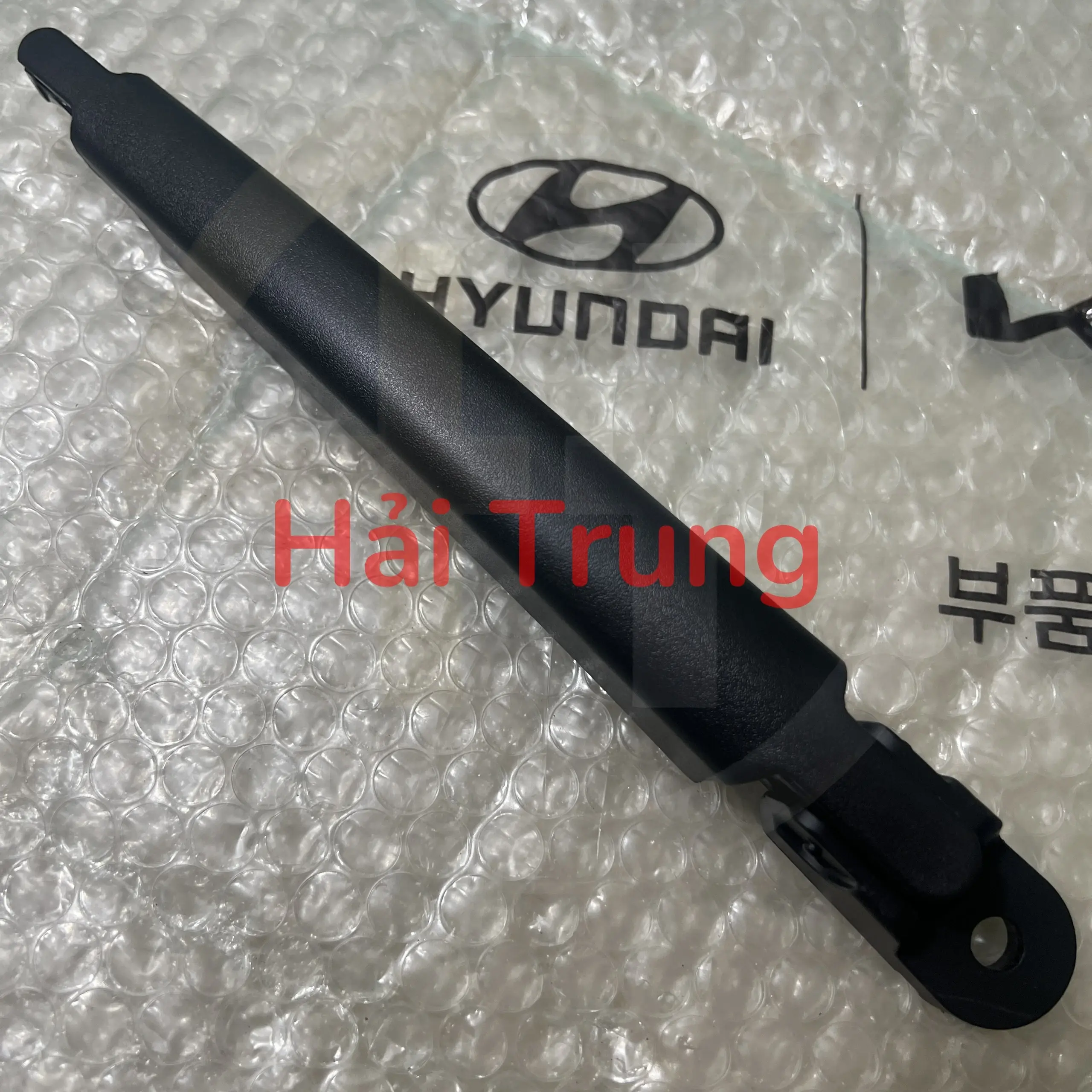 Cần gạt nước sau Hyundai Santafe chính hãng