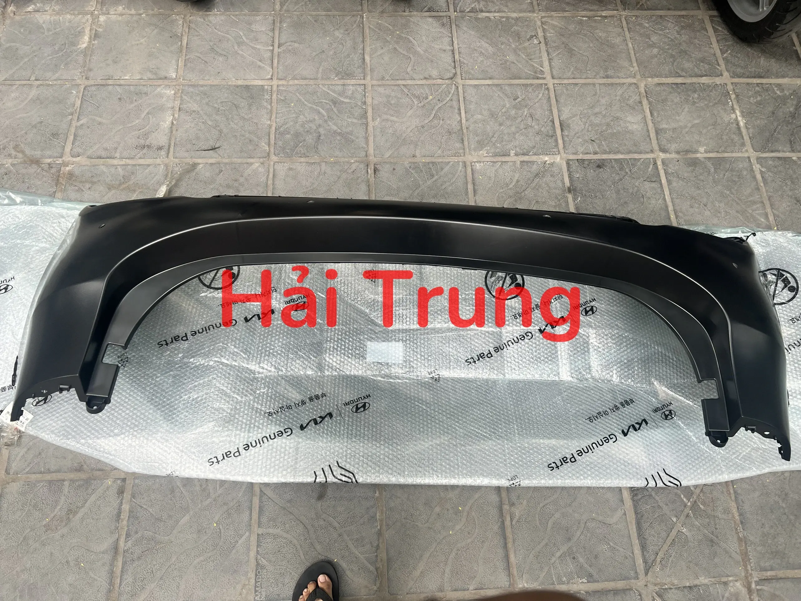 Cản sau Kia Rondo có lỗ cảm biến chính hãng
