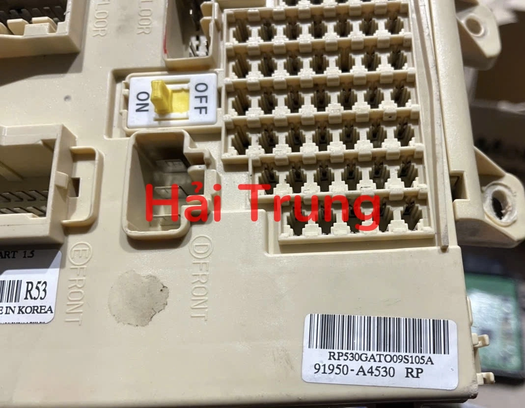 91950A4530 Hộp cầu trì trong xe Kia Rondo Tháo xe