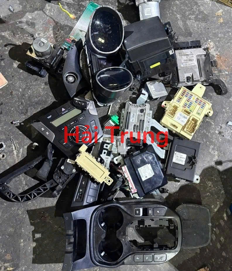 Tháo xe phụ tùng điện SANTAFE 2016-2018 Hộp điện, Hộp cầu trì, Hộp túi khí, Đồng hồ, Công tắc điều hòa, Màn hình, ECU